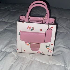 Coach petal print mini pepper 💕